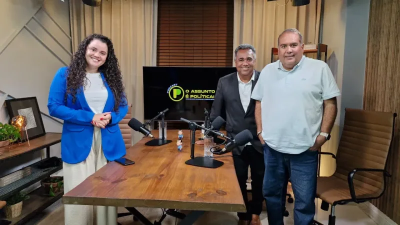 O assunto é Rádio — &nbsp; O podcast “O Assunto é Política” estreou com um debate direto sobre a gestão política de Salvador, colocando em pauta os desafios reais enfrentados pela cidade no dia a dia. No episódio inaugural, o deputado Sandro Régis, Leandro Guerrilha e Luma Félix trouxeram uma conversa prática sobre temas que impactam a população, como mobilidade urbana, geração de emprego e eficiência dos serviços públicos. Durante o bate-papo, os participantes destacaram a importância de decisões mais ágeis e de uma gestão conectada com as necessidades da população. Problemas como trânsito, transporte público e oportunidades para os jovens foram citados como pontos que exigem atenção constante e soluções mais [&hellip;]