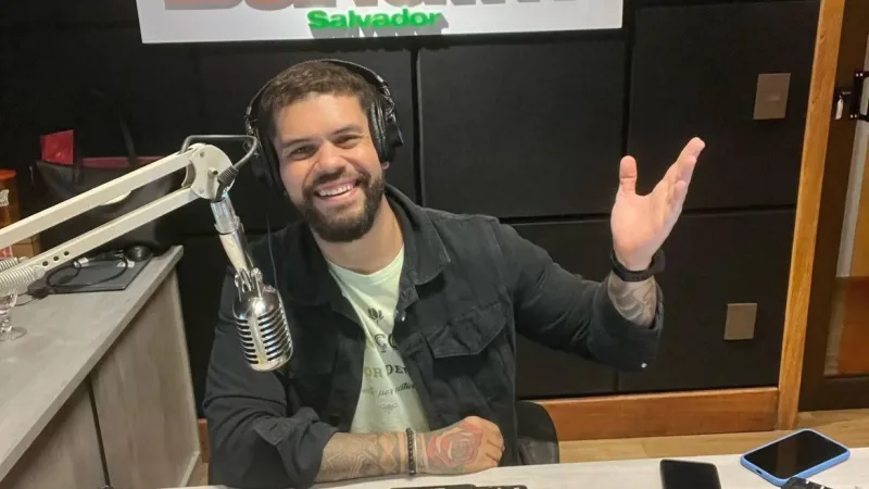 O assunto é Rádio — O dial FM soteropolitano ganha um reforço de peso na programação matinal. O radialista e jornalista Pietro Baddini é o mais novo contratado da Band FM Salvador (104.3 MHz) e passará a assumir o comando das manhãs da emissora, a partir desta quinta-feira (11), substituindo a carismática, talentosa e competente locutora Cátia Rhawlesty, que coordena a parte artística da emissora e entrará de férias. A chegada do comunicador representa uma grande aposta do Grupo Lomes de Comunicação para movimentar o mercado local, trazendo um formato dinâmico que promete estreitar o laço com os ouvintes nas primeiras horas do dia. Com uma [&hellip;]