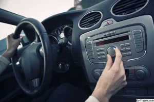 O assunto é Rádio — A ideia de 3 programações na mesma frequência é uma das grandes vantagens do rádio digital. No rádio FM analógico, uma frequência transmite apenas um canal. Por exemplo: 100,7 MHz = 1 programação Já no rádio digital, a mesma frequência pode ser dividida em vários canais de áudio independentes, algo semelhante ao que acontece na TV digital. Exemplo: Uma emissora em 100,7 FM poderia transmitir: 100,7 FM HD1 → Programação principal (popular) 100,7 FM HD2 → Notícias e jornalismo 100,7 FM HD3 → Música gospel ou esportes Para o ouvinte, tudo continua na frequência 100,7, mas o receptor digital permite escolher […]
