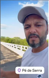 O Assunto é Rádio — Parlamentar afirma que intervenção anunciada para a reforma e duplicação da estrutura ainda não foi iniciada e questiona promessas feitas à população. PÉ DE SERRA (BA) – O vereador Paulinho da Saúde publicou um vídeo nas redes sociais cobrando o início das obras de reforma e duplicação de uma ponte localizada em Pé de Serra. Durante a gravação, realizada no dia 8 de julho de 2026, o parlamentar afirma que o Governo da Bahia ainda não iniciou os serviços, apesar de anúncios anteriores sobre a execução da obra. Segundo o vereador, a intervenção está orçada em aproximadamente R$ 4 milhões e já teria recebido três ordens de serviço. Ainda […]