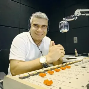 O Assunto é Rádio — Ampliando cada vez mais a sua grade de programação, a rádio Popular FM (102.5 MHz), emissora do segmento popular/jornalismo e que pertence ao empresário Diogo Medrado passou a contar com mais um grande profissional em sua equipe de locutores. Trata-se, do experiente radialista Michel Simas, que estreou na emissora localizada no bairro de Pernambués, em Salvador, na manhã deste sábado (11). Com passagens por emissoras de rádio conhecidas da capital baiana, bem como as extintas Digital FM e Mix FM Salvador, Simas comandou o programa musical ‘Festa da Popular’, que será exibido aos finais de semana, das 9h às 12h. Com […]