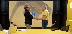 O Assunto é Rádio — Após um período de afastamento por questões de saúde, Mário Kertész (MK) anunciou mudanças na programação da Rádio Metropole FM 101.3 de Salvador e confirmou seu retorno ao comando do Jornal da Bahia no Ar. A principal alteração envolve uma troca de horários com Casemiro Neto, que passa a reassumir o Jornal da Cidade. As mudanças entram em vigor nesta terça-feira (28).   App tudoradio.com chega ao Apple CarPlay e muda o modo de ouvir rádio via streaming nos carros   O anúncio foi feito por Mário Kertész durante participação no próprio Jornal da Bahia no Ar, quando explicou que a reorganização da grade foi motivada por recomendações médicas […]