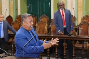 O Assunto é Rádio —   O pré-candidato a deputado federal Leandro Guerrilha participou, na noite desta quinta-feira (9), da primeira edição do projeto “Sua Voz é Nossa Voz”, promovido pelo ex-prefeito de Salvador e pré-candidato ao Governo da Bahia, ACM Neto, no bairro de Cajazeiras. O evento reuniu moradores, lideranças comunitárias, representantes políticos e apoiadores com o objetivo de ouvir as principais demandas da população e contribuir para a construção do plano de governo que será apresentado nas eleições de 2026.     Durante o encontro, Leandro Guerrilha conversou com participantes, cumprimentou moradores e acompanhou as atividades ao lado de ACM Neto e de outras lideranças políticas presentes no evento. A […]