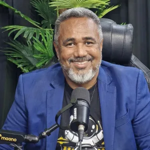 O Assunto é Rádio —   O radialista e comunicador Leandro Guerrilha acaba de apresentar ao público seu novo projeto musical. Intitulada “O Que a Bíblia Diz”, a canção já está disponível nas principais plataformas digitais e chega acompanhada de uma campanha promocional que vai premiar os participantes com vales-compras e uma Bíblia. A música reforça uma mensagem de fé, esperança e confiança em Deus, convidando os ouvintes a refletirem sobre os ensinamentos das Escrituras e a encontrarem força nos princípios bíblicos para enfrentar os desafios do dia a dia. O lançamento marca mais um capítulo da relação de Leandro com a música, paixão que antecede sua […]