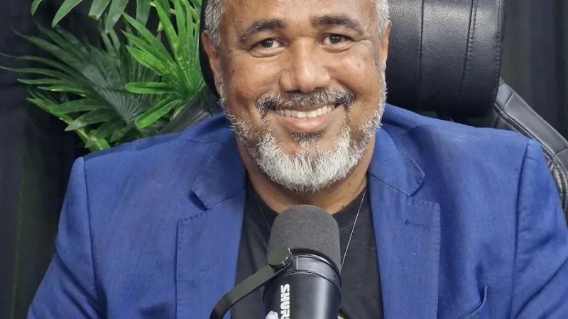 O Assunto é Rádio — &nbsp; O radialista e comunicador Leandro Guerrilha acaba de apresentar ao público seu novo projeto musical. Intitulada “O Que a Bíblia Diz”, a canção já está disponível nas principais plataformas digitais e chega acompanhada de uma campanha promocional que vai premiar os participantes com vales-compras e uma Bíblia. A música reforça uma mensagem de fé, esperança e confiança em Deus, convidando os ouvintes a refletirem sobre os ensinamentos das Escrituras e a encontrarem força nos princípios bíblicos para enfrentar os desafios do dia a dia. O lançamento marca mais um capítulo da relação de Leandro com a música, paixão que antecede sua [&hellip;]