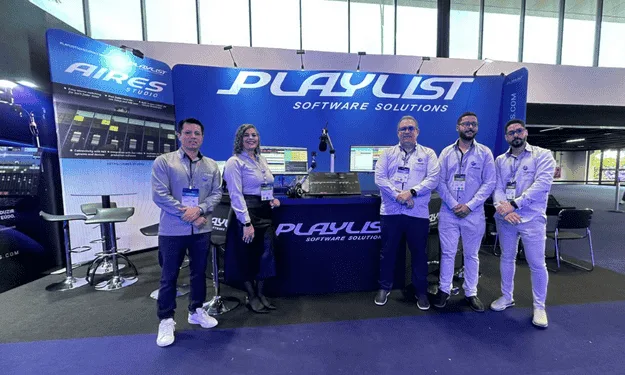 O Assunto é Rádio —   A Playlist Software Solutions confirmou presença no SET Expo 2026, evento considerado um dos principais encontros de tecnologia, mídia e entretenimento da América Latina. A empresa estará no estande 18 da feira de negócios, que ocorrerá entre os dias 18 e 20 de agosto, no Distrito Anhembi, em São Paulo, apresentando soluções voltadas à modernização das operações de rádio por meio de tecnologias em nuvem, inteligência artificial e estúdios conectados. O estande da Playlist na SET Expo 2026 será o de número 18, onde a empresa realizará demonstrações ao vivo de suas soluções voltadas à radiodifusão durante os três dias da feira. A edição deste ano […]
