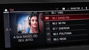 O Assunto é Rádio — A National Association of Broadcasters (NAB), principal entidade que representa o setor de radiodifusão dos Estados Unidos, anunciou sua adesão à iniciativa internacional Radio Ready, movimento que reúne radiodifusores e organizações de diferentes países em torno de um objetivo comum: garantir que o rádio continue facilmente acessível e visível nos sistemas multimídia dos veículos conectados. A decisão amplia o alcance global da campanha e reforça uma discussão que também ganha espaço no mercado brasileiro, especialmente com o avanço do rádio híbrido. No Brasil, essa preocupação já existe no setor, com associações de referência em contato com as montadoras e, como tem sido acompanhado nos últimos […]