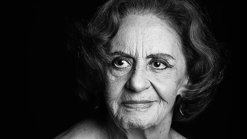 O Assunto é Rádio — Um dos mais icônicos nomes da história da teledramaturgia brasileira, a atriz Laura Cardoso faleceu na madrugada desta terça-feira (18), em São Paulo, aos 98 anos. A informação foi divulgada pelos familiares da atriz. Dona de personagens marcantes em inúmeras novelas, a atriz que nasceu em 1927, iniciou sua trajetória no teatro aos 15 anos de idade e com 25, começou a sua história na televisão, através da extinta TV Tupi. Desde então, atuou em mais de 60 novelas, sendo a última delas, o folhetim ‘A Dona do Pedaço’, exibida pela TV Globo, em 2019. Uma das mais lembradas personagens interpretadas […]