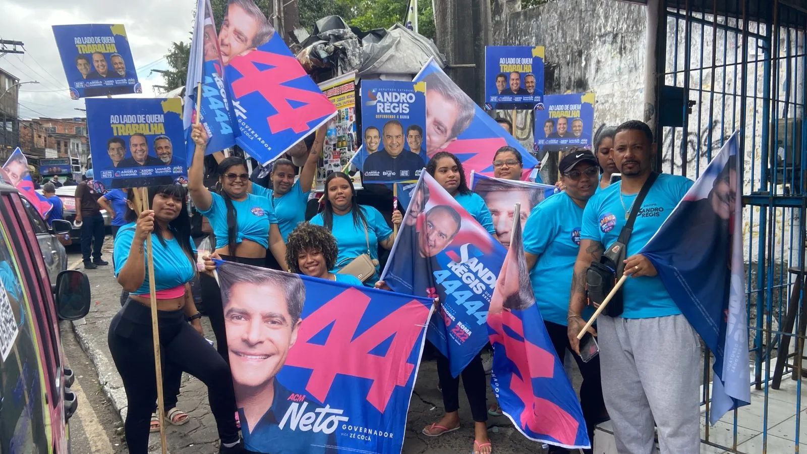 O Assunto é Rádio — O radialista e candidato a deputado federal Leandro Guerrilha marcou presença na grande caminhada realizada no bairro da Fazenda Grande do Retiro, em Salvador. O evento reuniu apoiadores e lideranças políticas, incluindo o candidato a deputado estadual Sandro Régis e o candidato ao governo da Bahia, ACM Neto. Durante o percurso, Leandro Guerrilha esteve ao lado da população local e de aliados políticos, reforçando sua campanha e o compromisso com as comunidades da capital baiana. A caminhada percorreu as principais vias do bairro, atraindo uma multidão com bandeiras, faixas e jingles da campanha. Em clima de mobilização e otimismo, os candidatos […]