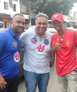 O Assunto é Rádio — O radialista e candidato a deputado federal Leandro Guerrilha marcou presença na grande caminhada realizada no bairro da Fazenda Grande do Retiro, em Salvador. O evento reuniu apoiadores e lideranças políticas, incluindo o candidato a deputado estadual Sandro Régis e o candidato ao governo da Bahia, ACM Neto. Durante o percurso, Leandro Guerrilha esteve ao lado da população local e de aliados políticos, reforçando sua campanha e o compromisso com as comunidades da capital baiana. A caminhada percorreu as principais vias do bairro, atraindo uma multidão com bandeiras, faixas e jingles da campanha. Em clima de mobilização e otimismo, os candidatos […]