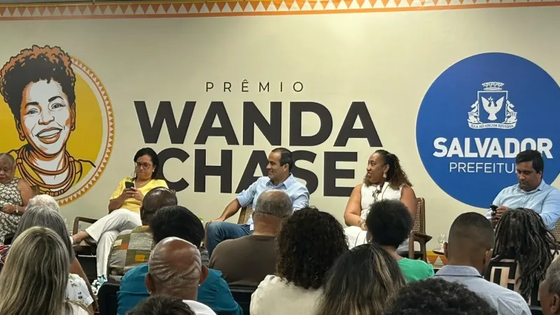 O Assunto é Rádio — &nbsp; Fotos: Igor Santos / Secom PMS Texto: Gilvan Santos e Thiago Souza / Secom PMS A Prefeitura de Salvador lançou nesta segunda-feira (14) o edital Prêmio Wanda Chase, iniciativa voltada ao reconhecimento da trajetória cultural e da contribuição sociocultural de instituições que atuam na preservação e valorização de expressões culturais negras e populares na cidade. Ao todo, 250 entidades serão contempladas com R$ 10 mil cada, totalizando R$ 2,5 milhões em investimento. O anúncio foi feito pelo prefeito Bruno Reis e pela secretária municipal da Reparação (Semur), Isaura Genoveva, na sede da Secretaria de Cultura e Turismo (Secult), no Comércio. [&hellip;]