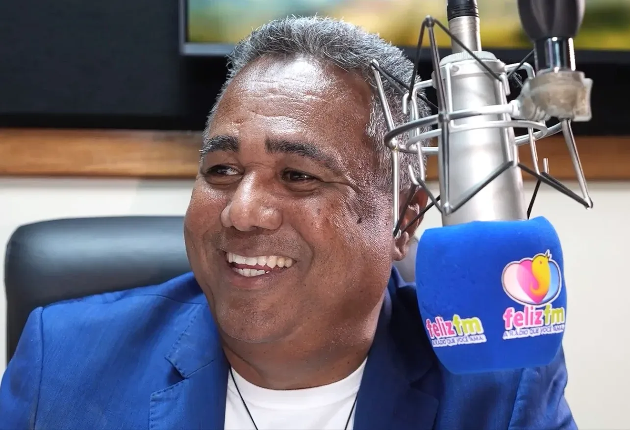 O Assunto é Rádio — O rádio de Salvador ganha de volta uma voz conhecida dos ouvintes. Leandro Guerrilha está de volta à Feliz FM Salvador, na frequência 98,3 FM, comandando o programa “Bom Dia pra Vida”, a partir das 7h da manhã. A nova fase do programa chega com muitas novidades, mas mantém a essência que conquistou o público. Além das tradicionais promoções, interação e participação dos ouvintes, Leandro Guerrilha promete levar o programa ainda mais perto das pessoas, inclusive visitando pessoalmente a casa dos ouvintes. Muito feliz com o retorno ao rádio, Leandro afirma que o “Bom Dia pra Vida” estará totalmente renovado, com […]