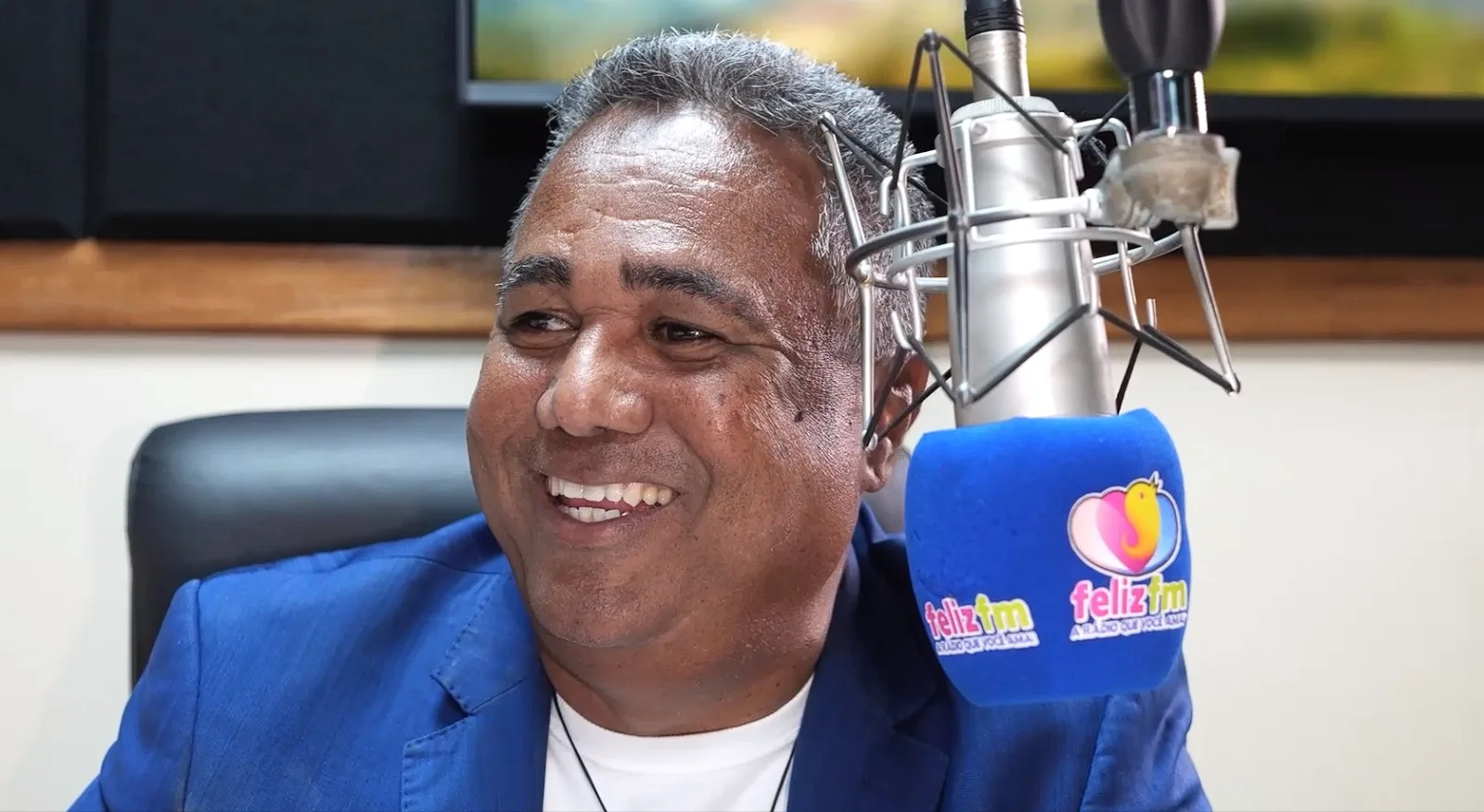 O Assunto é Rádio — O rádio de Salvador ganha de volta uma voz conhecida dos ouvintes. Leandro Guerrilha está de volta à Feliz FM Salvador, na frequência 98,3 FM, comandando o programa “Bom Dia pra Vida”, a partir das 7h da manhã. A nova fase do programa chega com muitas novidades, mas mantém a essência que conquistou o público. Além das tradicionais promoções, interação e participação dos ouvintes, Leandro Guerrilha promete levar o programa ainda mais perto das pessoas, inclusive visitando pessoalmente a casa dos ouvintes. Muito feliz com o retorno ao rádio, Leandro afirma que o “Bom Dia pra Vida” estará totalmente renovado, com […]