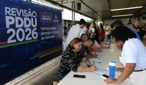 O Assunto é Rádio — Fotos: Otávio Santos / Secom PMS Texto: Ascom Sedur A Prefeitura de Salvador, por meio da Secretaria Municipal de Desenvolvimento Urbano (Sedur), realiza nesta quinta-feira (29) a segunda audiência pública do processo de revisão do Plano Diretor de Desenvolvimento Urbano (PDDU) da capital baiana. O encontro acontecerá das 8h30 às 12h30, na Escola Municipal Campinas de Pirajá, localizada na Estrada Campinas de Pirajá, nº 2761, em Campinas de Pirajá. A audiência terá como foco a apresentação da etapa de “Visão de Futuro” da revisão do PDDU, que reúne as diretrizes para o desenvolvimento urbano de Salvador, apresentadas no estudo Salvador Será. […]