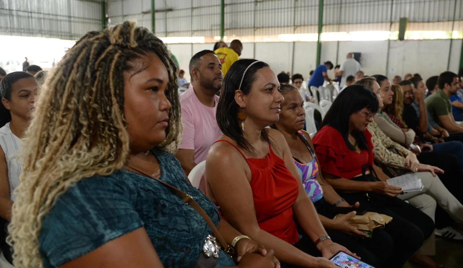 O Assunto é Rádio — Fotos: Otávio Santos / Secom PMS Texto: Ascom Sedur A Prefeitura de Salvador, por meio da Secretaria Municipal de Desenvolvimento Urbano (Sedur), realiza nesta quinta-feira (29) a segunda audiência pública do processo de revisão do Plano Diretor de Desenvolvimento Urbano (PDDU) da capital baiana. O encontro acontecerá das 8h30 às 12h30, na Escola Municipal Campinas de Pirajá, localizada na Estrada Campinas de Pirajá, nº 2761, em Campinas de Pirajá. A audiência terá como foco a apresentação da etapa de “Visão de Futuro” da revisão do PDDU, que reúne as diretrizes para o desenvolvimento urbano de Salvador, apresentadas no estudo Salvador Será. […]